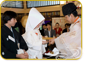 神前結婚式、三献の儀（三々九度